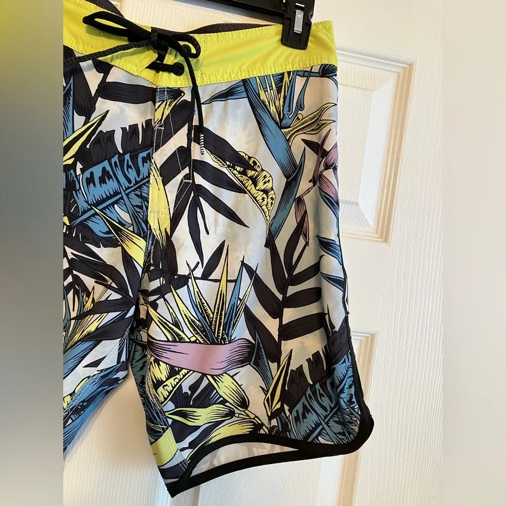 Volcom Mod-Tech Men’s swim tropical print yellow blue board shorts 28” waist S